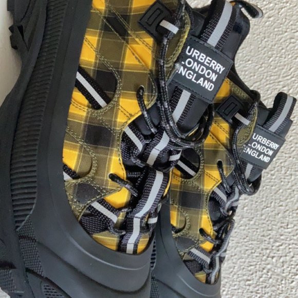 Burberry Sneakers US 12 Black & Yellow - Picture 2 of 4